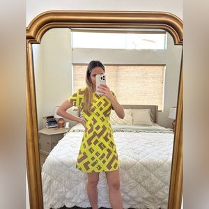 Yellow mini dress // fitted & flattering